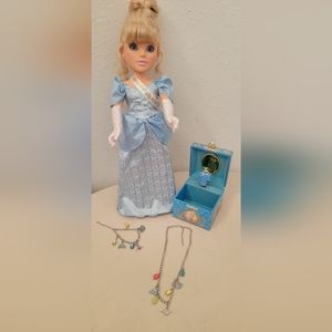 Disney Crusie Line, Royal Tea Party exclusive Doll Set.